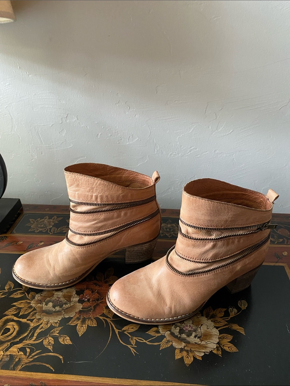 Sundance Women's Leather Ankle Boots in Tan (38)